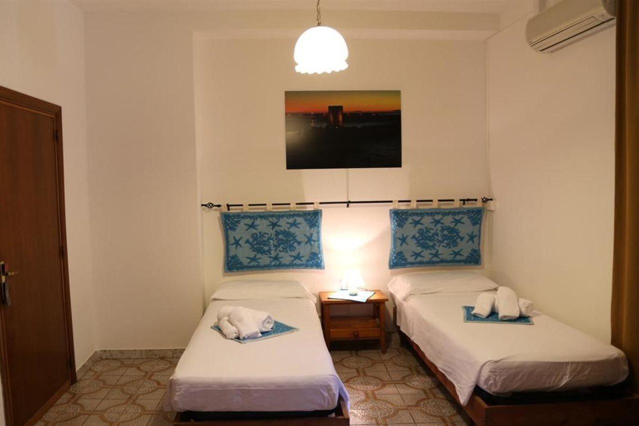 Antica Pensione Pinna Castelsardo Exterior photo