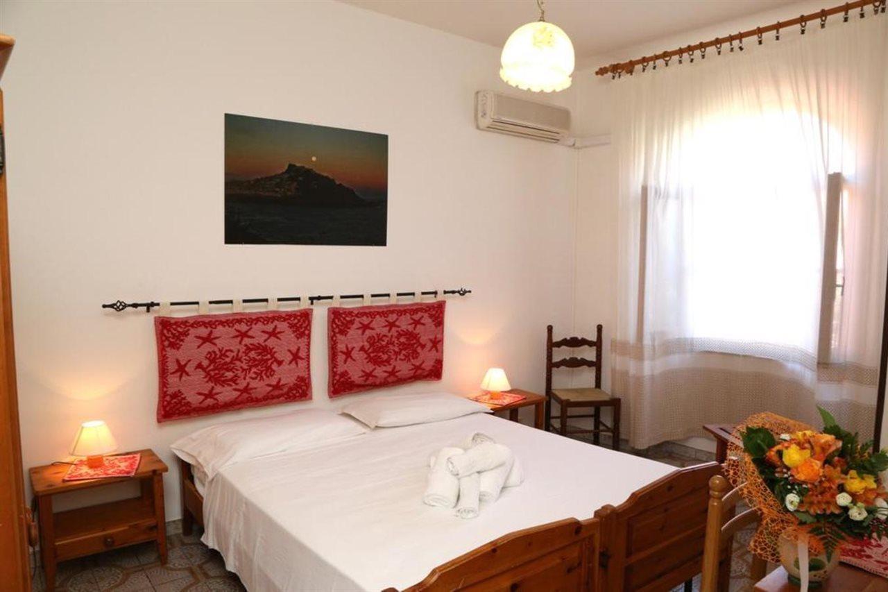 Antica Pensione Pinna Castelsardo Exterior photo
